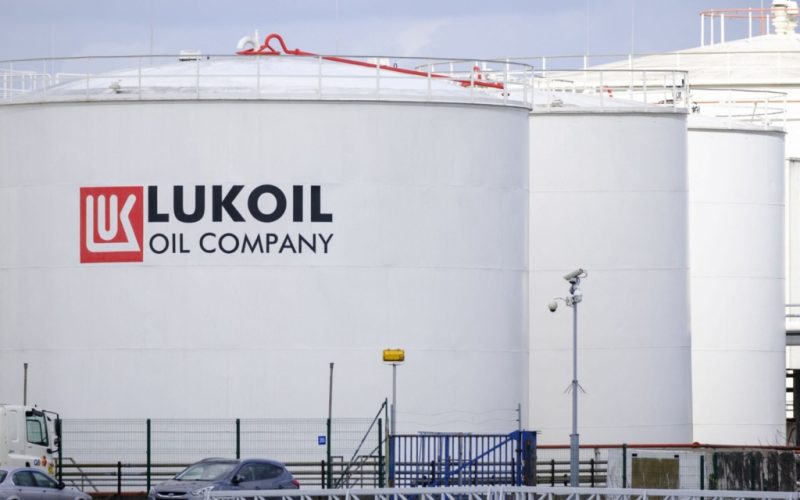 România a cerut acordul SUA pentru a reporni rafinăria Petrotel, a firmei ruse Lukoil, anunță ministrul Bogdan Ivan. Cum ne vom asigura că profitul din România nu va ajunge în Rusia