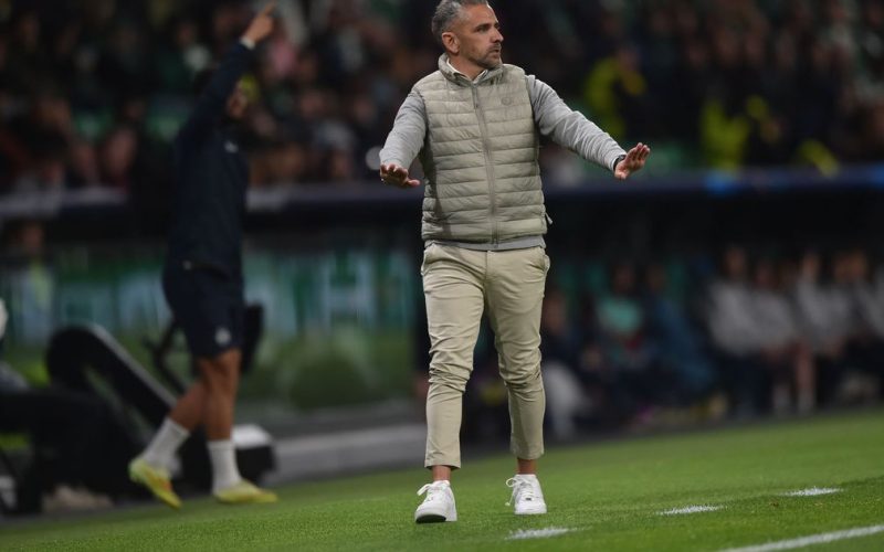 Cabeça levantada, esperança e apoio em Londres: tudo o que disse Rui Borges