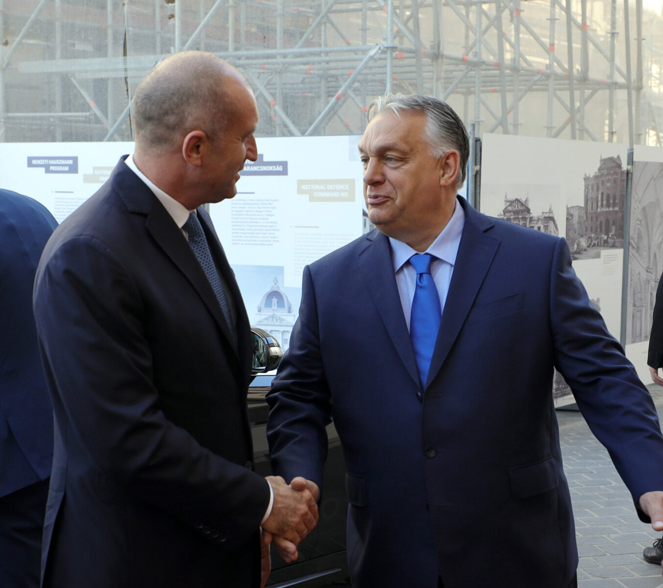 Bulgaria la vot, a opta oară în 5 ani: Radev, noul Orban? Presa, în alertă