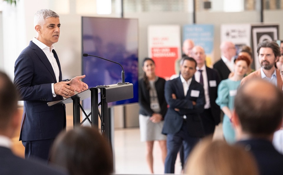 Scandal la londra: Ce s-a întâmplat în capitala britanică?