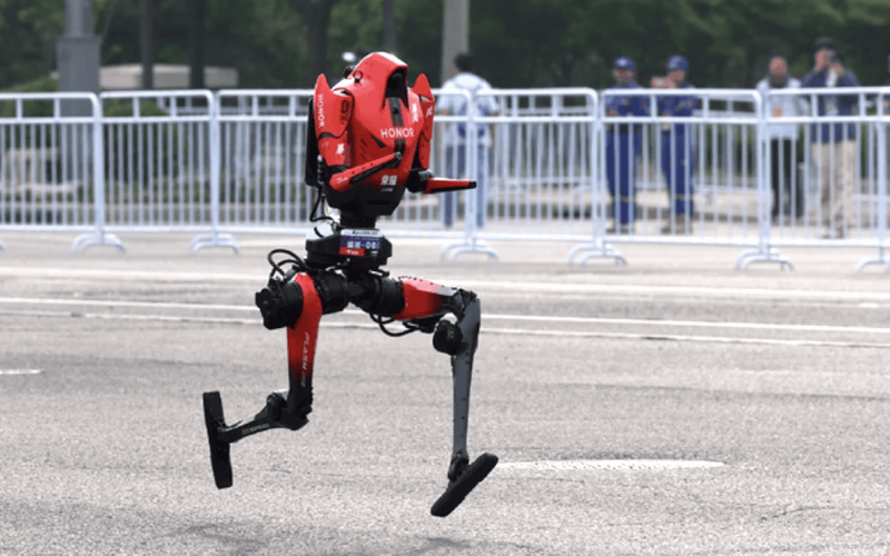 Roboții humanoizi sparg recordul mondial în China: De la finiș, la glorie!