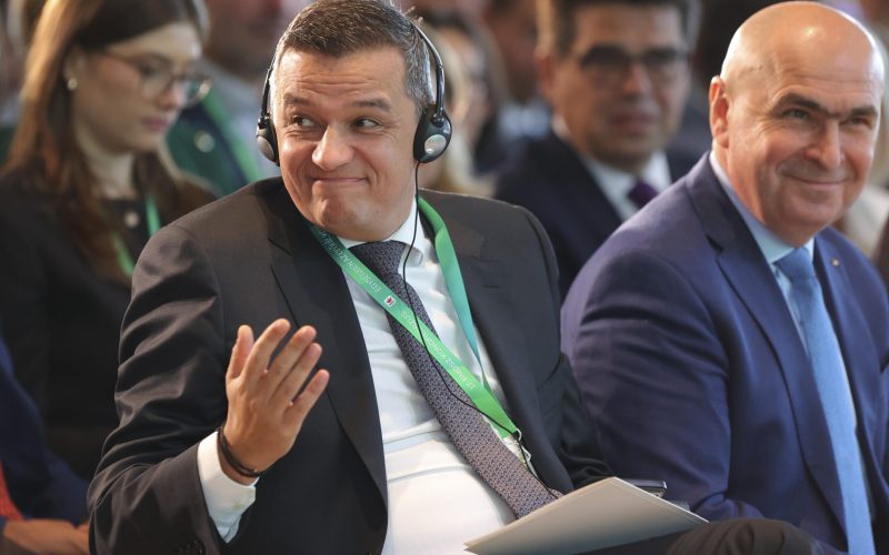 Ziua deciziilor la Guvern: PSD taie în carne vie, Bolojan, pe muchie de cuțit!