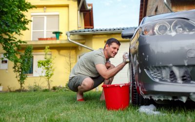 Amenzi USTURĂTOARE pentru românii cu curți: Ce NU ai voie să faci cu apa