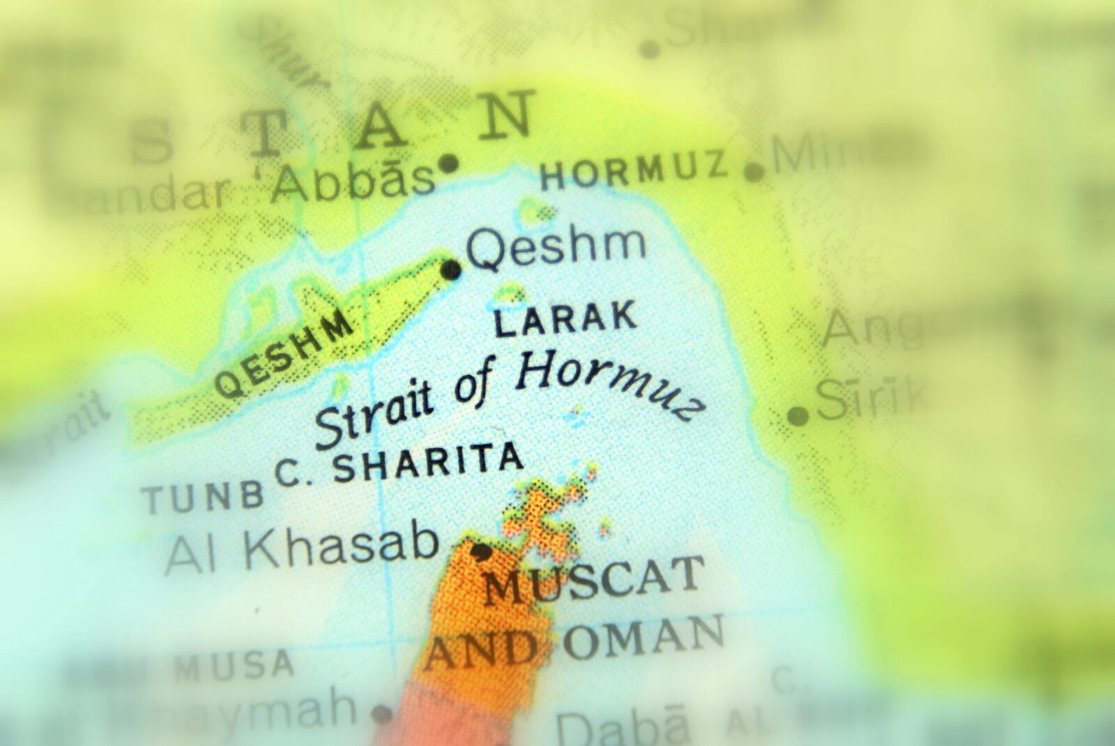 Iranul: Strâmtoarea Ormuz, „complet deschisă”. Tensiunile scad?