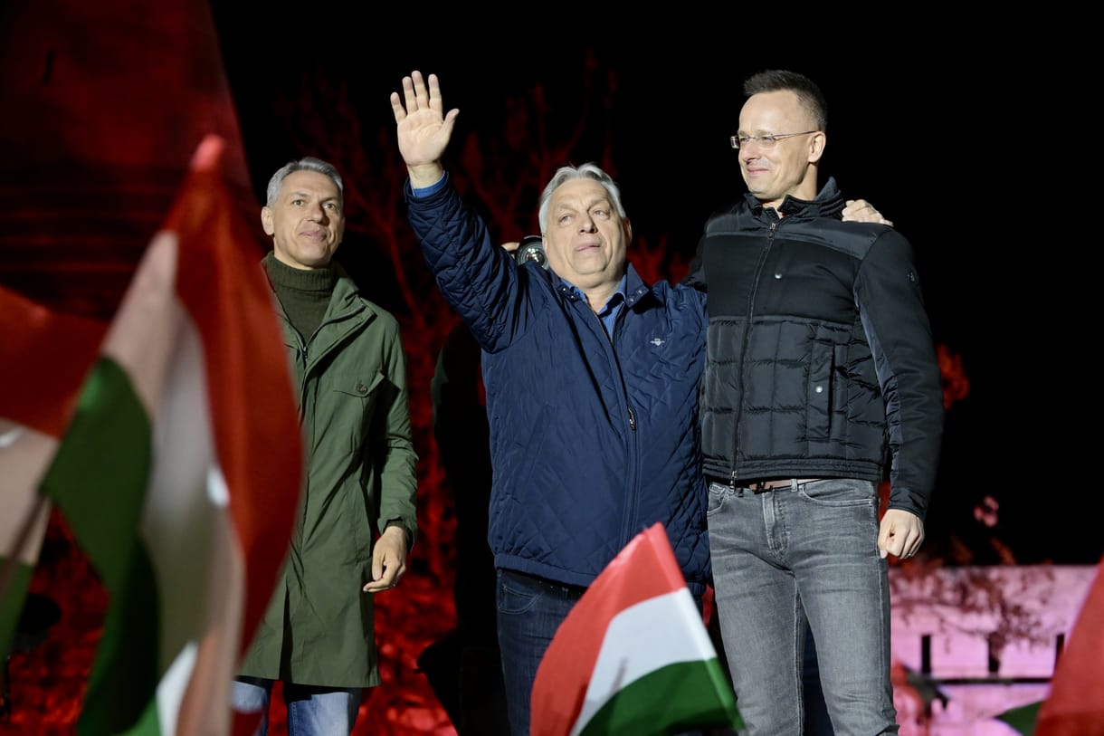 Szijjártó Péter visszatért a Facebookra, nem tűnik szomorúnak