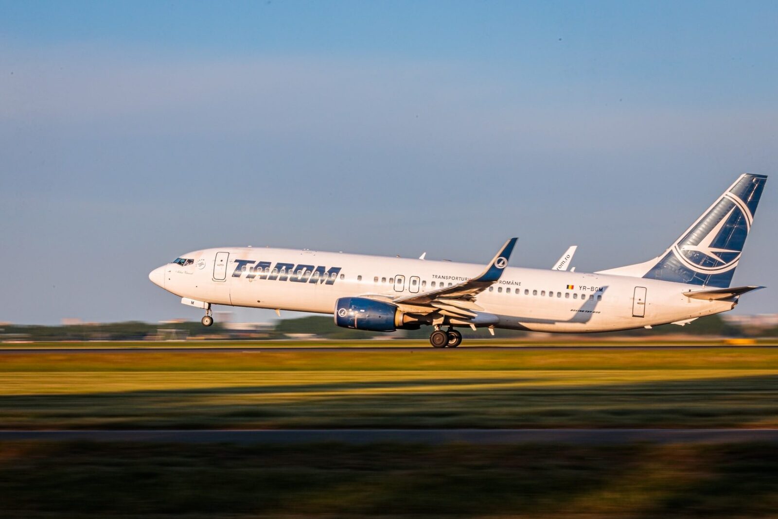 Atenție la vacanțe: Bilete TAROM mai scumpe cu 20%