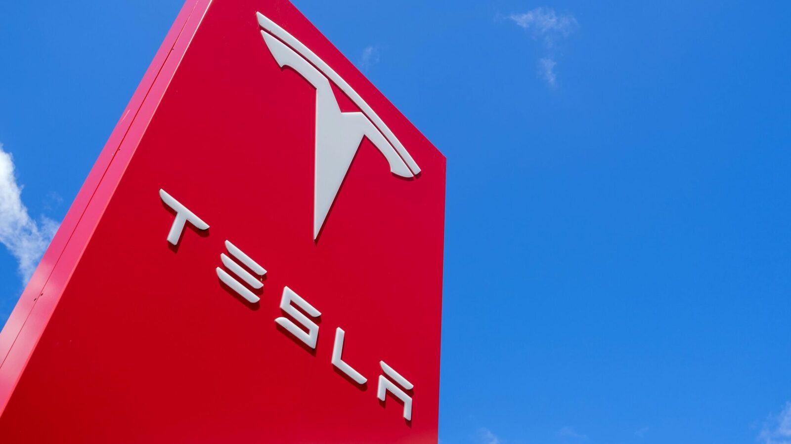 Tesla dă lovitura: SUV electric, mai mic și ieftin. Cât va costa?