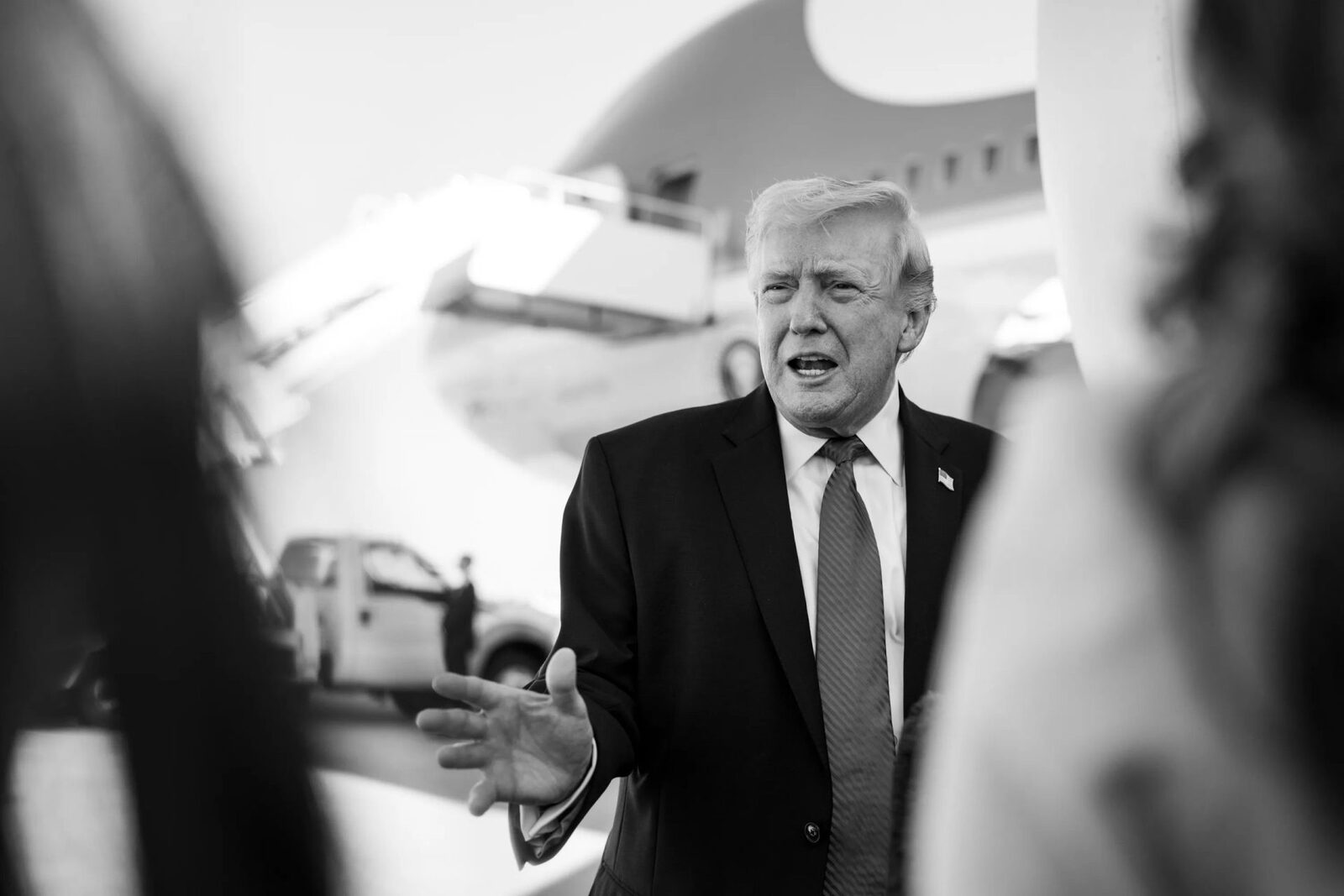 Trump: Documente uluitoare despre OZN-uri, dezvăluite de analiza materialelor