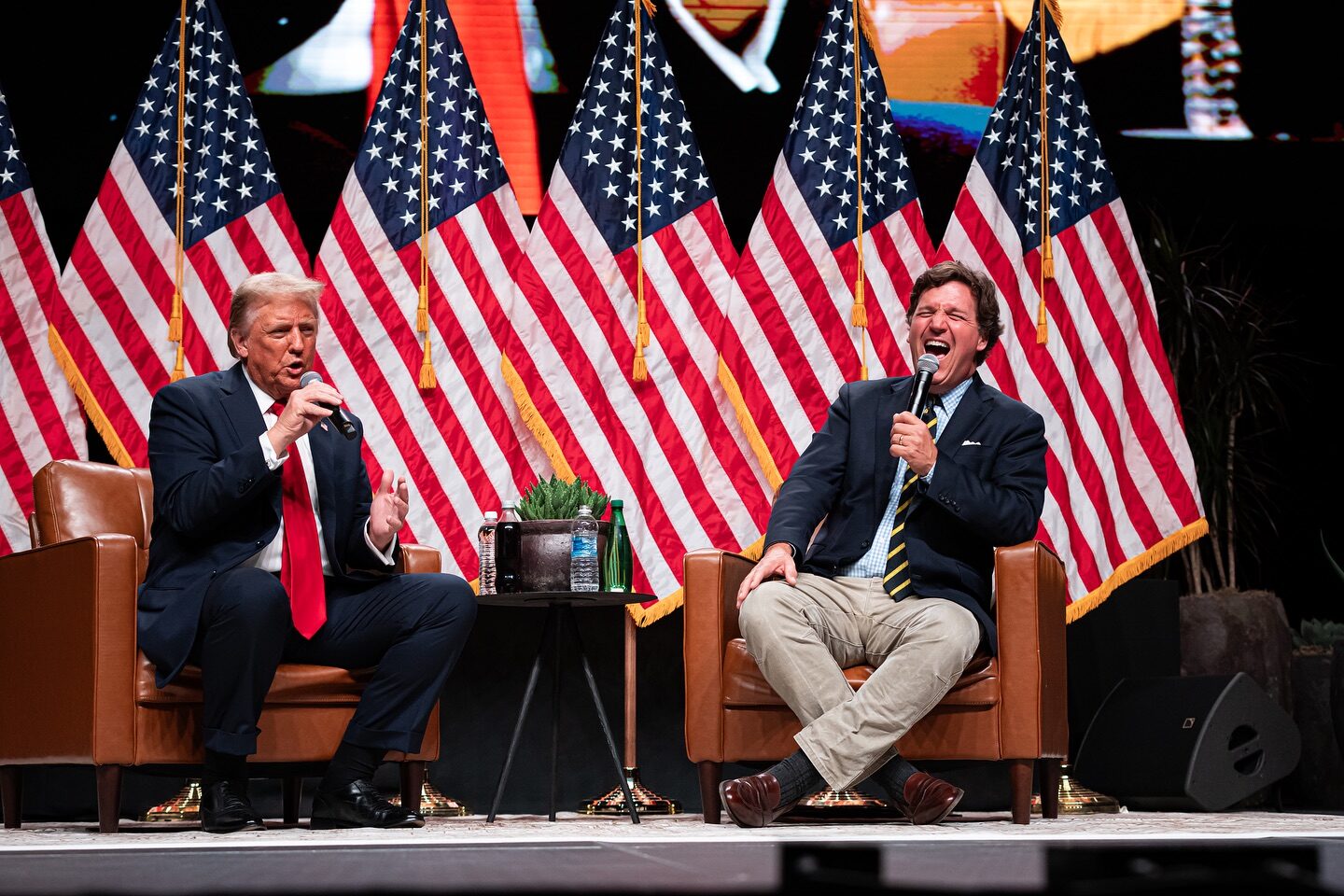 Tucker Carlson, regrete amare: Îl paraseste pe Donald Trump, „chinuit” de decizia luată