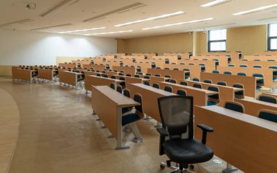 Deșteptarea: Peste 2.200 de români peste 40 de ani revin la facultate în București