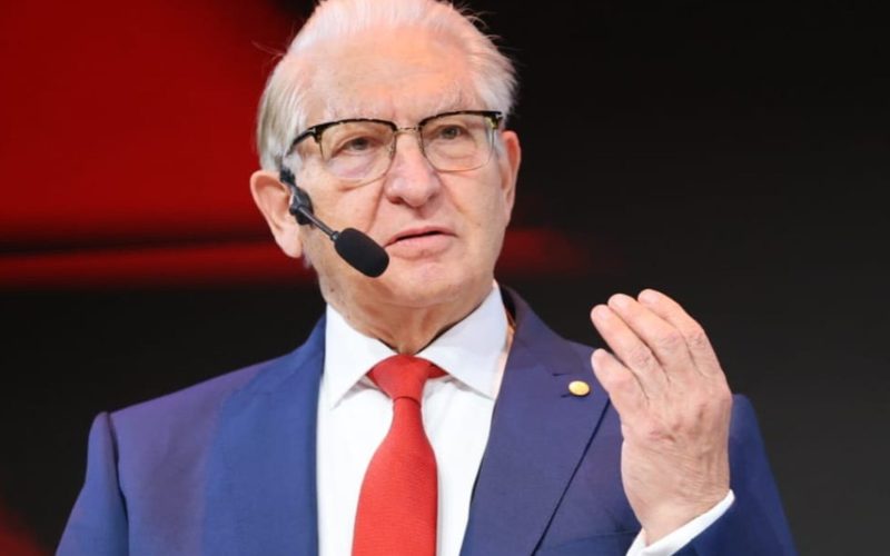 Când mâncăm cozonac și miel de Paște? Răspunsul medicului Vlad Ciurea