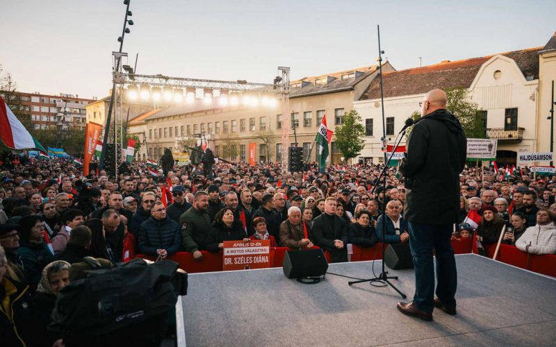 Az erdélyi magyarok üzenetét vitte el