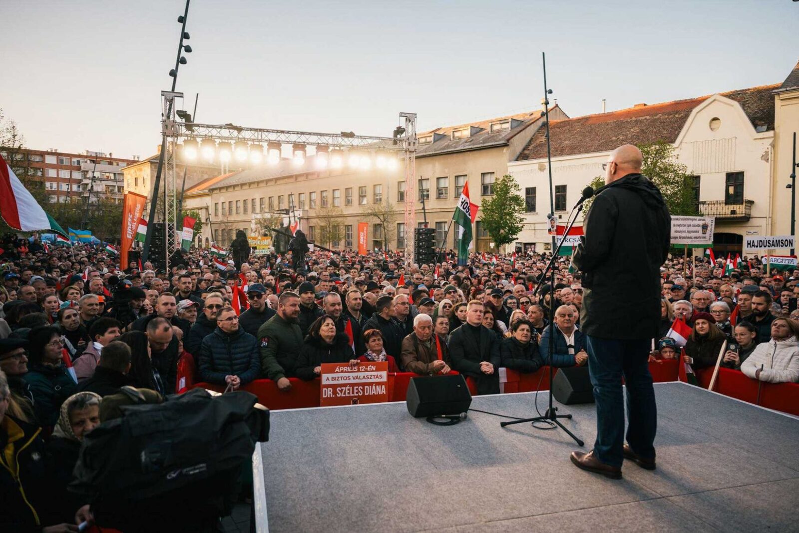 Az erdélyi magyarok üzenetét vitte el