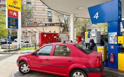 Benzina sub 9 lei la Petrom! Ce preț are motorina și de ce s-au ieftinit carburanții