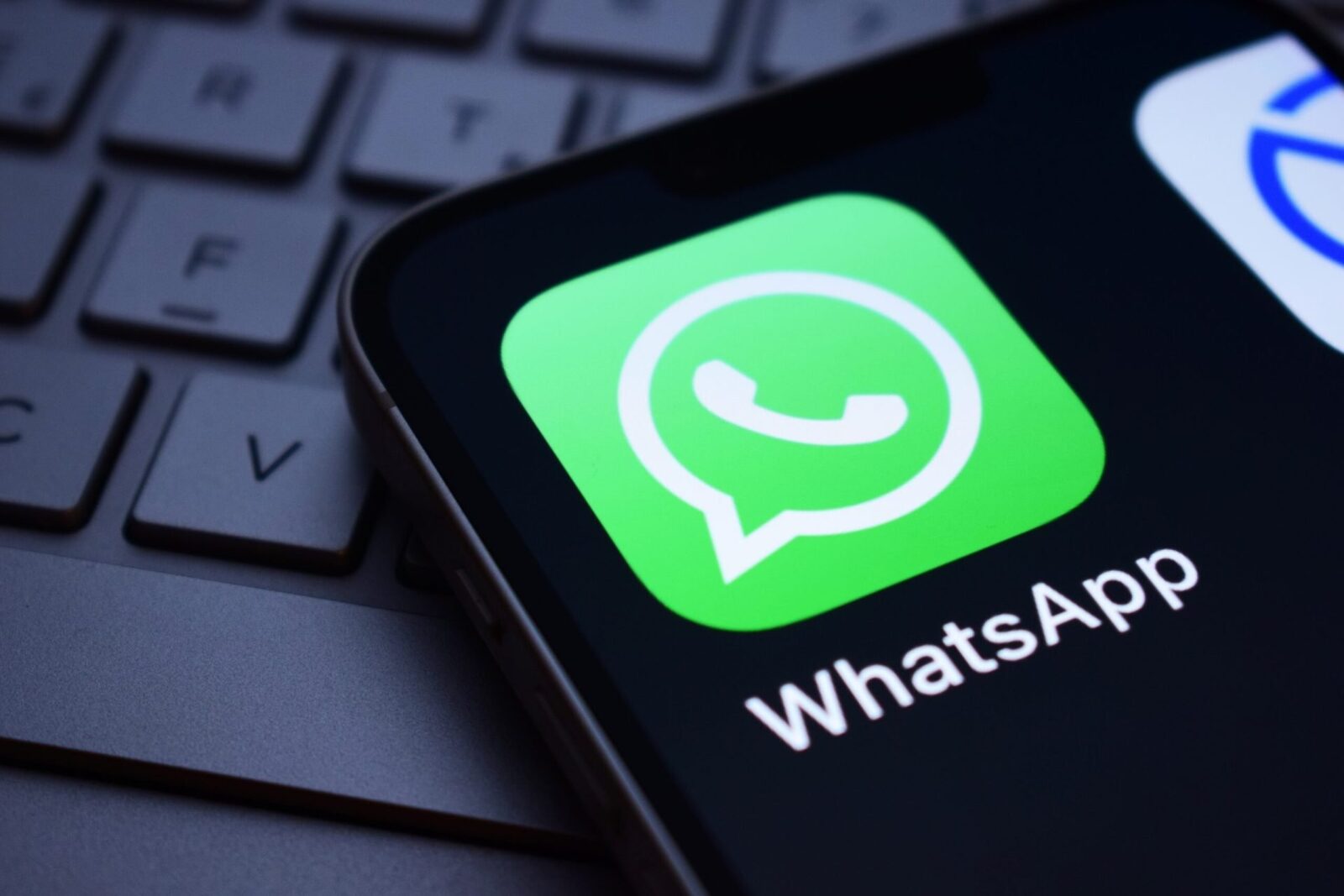 WhatsApp introduce o funcție inovatoare de eliminare a zgomotului de fond pentru apelurile vocale și video, menită să îmbunătățească experiența utilizatorilor