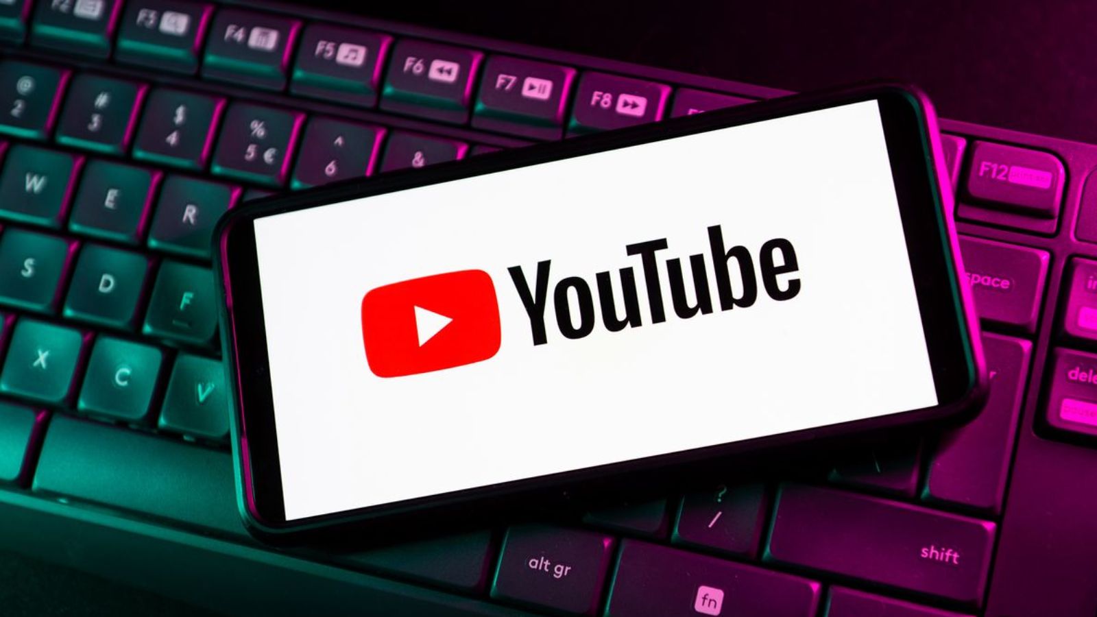 YouTube: De la platformă simplă la arhivă video globală