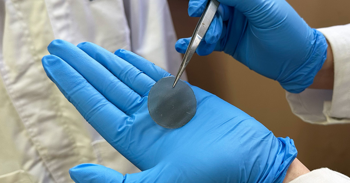 Pansament inteligent, revoluție în medicina: Monitorizează și tratează rănile