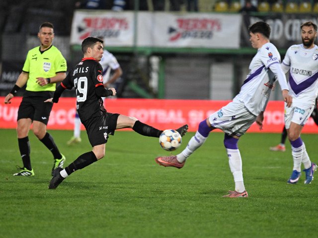 Fc Argeș și Dinamo, egal spectaculos la Mioveni: „câinii” iau primul punct în play-off