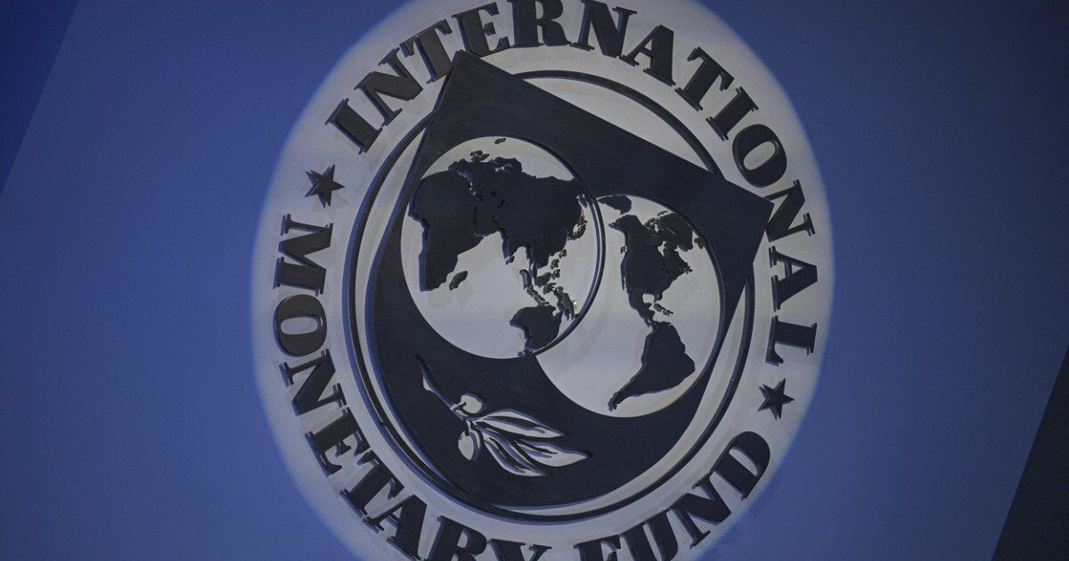 FMI taie drastic din creșterea economică a României: Doar 0,7% în 2026! Ce zice de inflație?