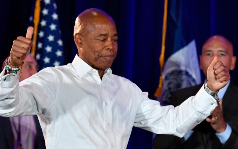 Adams, fostul primar din New York, a obținut cetățenia Albaniei