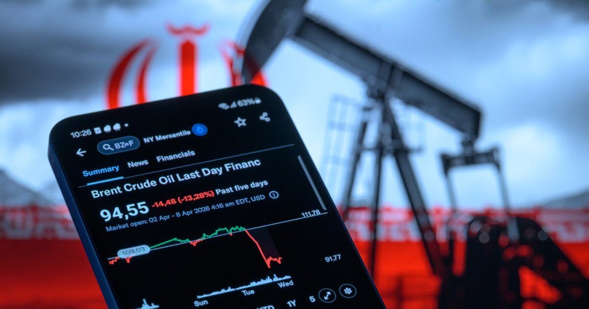 Investitori au pariat masiv pe scăderea prețului petrolului, cu puțin timp înainte de armistițiul SUA-Iran Un pariu de aproximativ 950 de milioane de dolari pe scăderea prețului petrolului a fost plasat de investitori, arată datele, cu doar câteva ore înainte ca Statele Unite ale Americii și Iranul să anunțe o încetare a focului