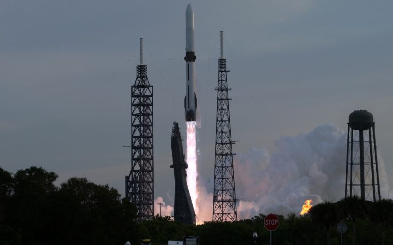 Blue Origin: Prima lansare cu o rachetă și motor reutilizabil