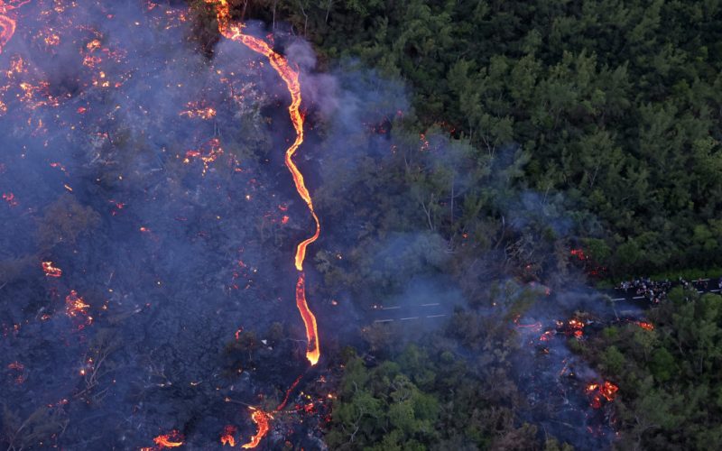 Lava vulcanică din REUNION se revarsă în ocean: IMAGINI ULUITOARE din satelit