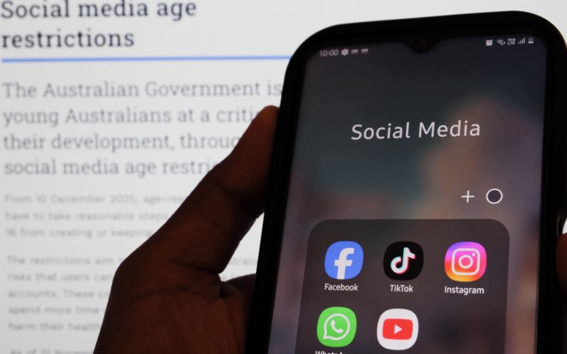 Grecia: Interzicerea accesului pe rețelele sociale pentru minori, în vigoare