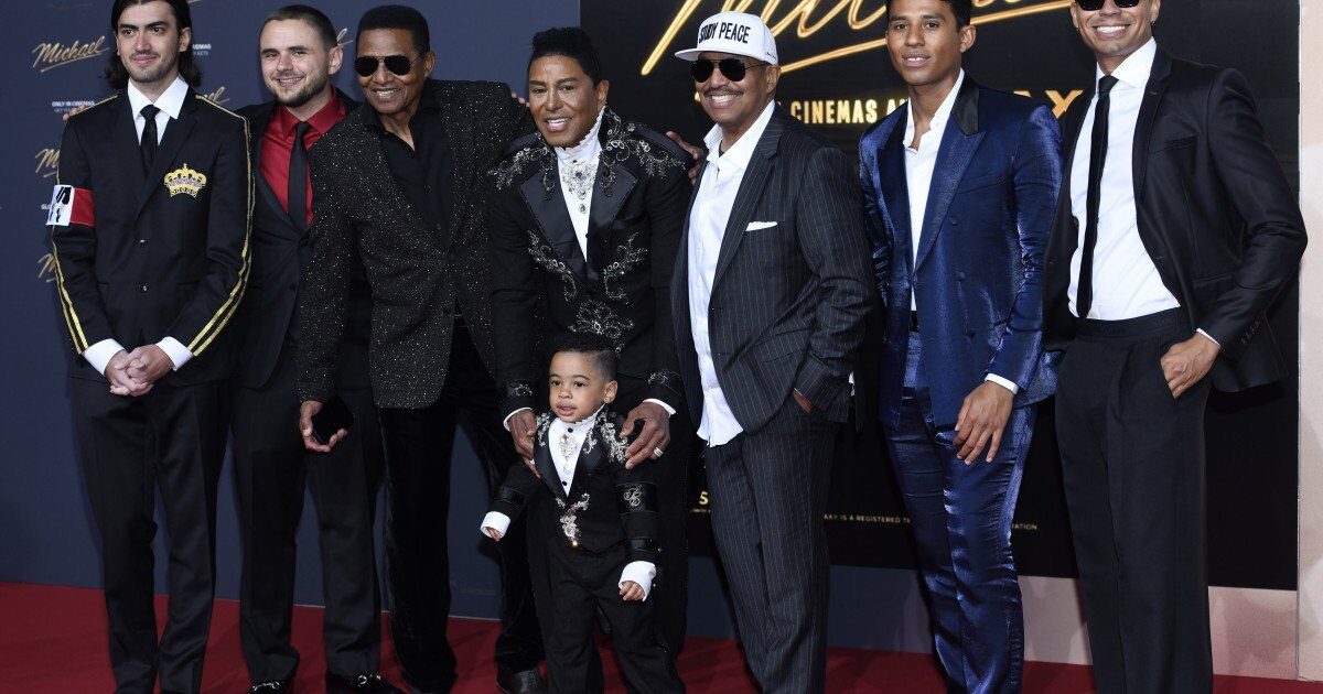 Familia Jackson, la Berlin: Nepotul cântăreț joacă rolul lui Michael, aplauze