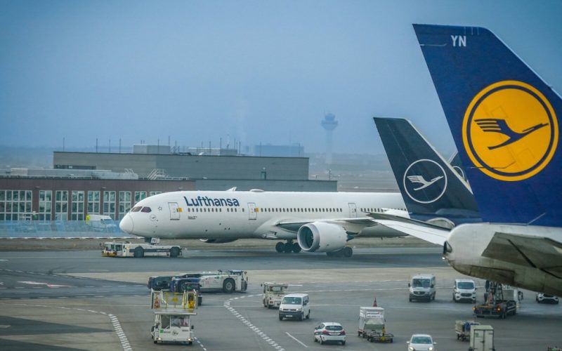 Lufthansa, lovită de scumpiri, taie masiv zboruri. Ce destinații vor fi afectate