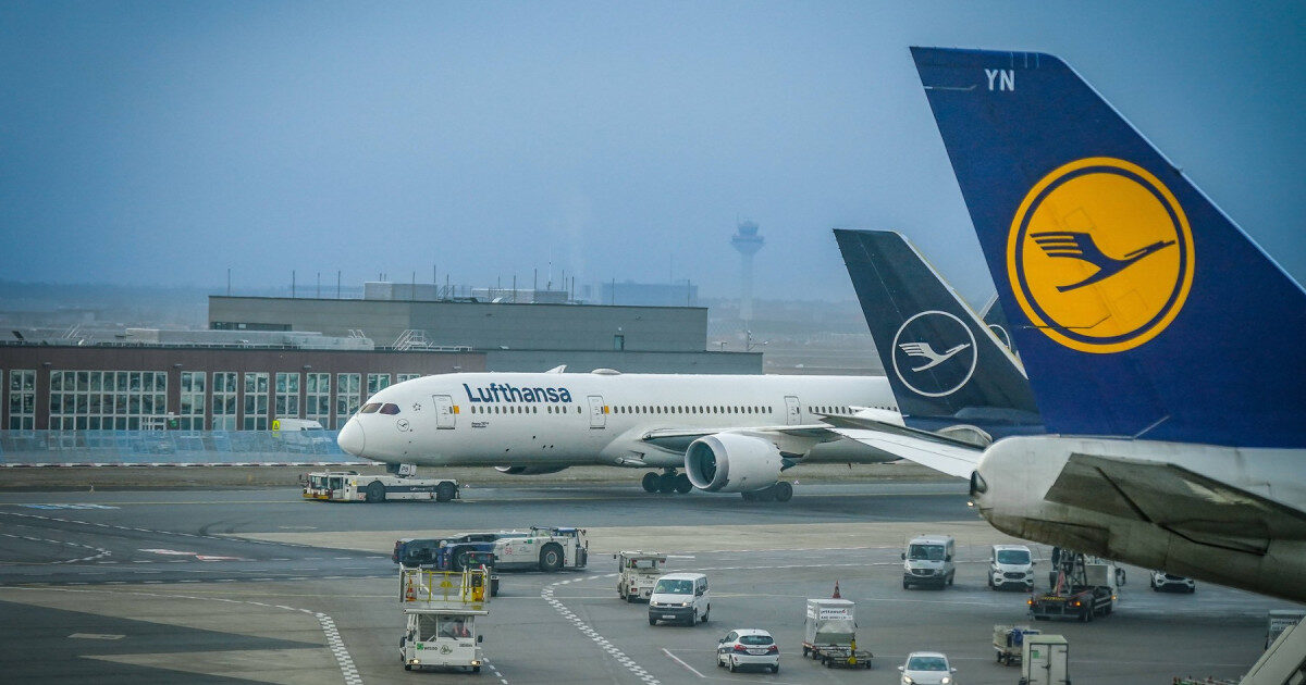 Lufthansa, lovită de scumpiri, taie masiv zboruri. Ce destinații vor fi afectate