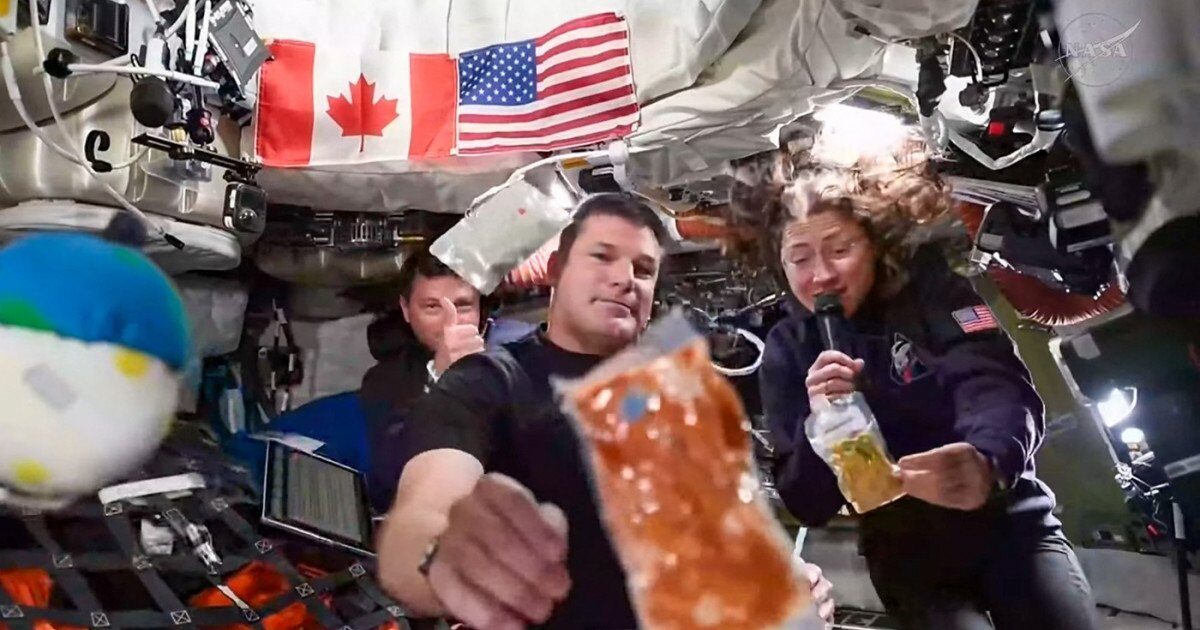 Meniu cosmic: 189 de feluri de mâncare pentru astronauții misiunii ARTEMIS 2