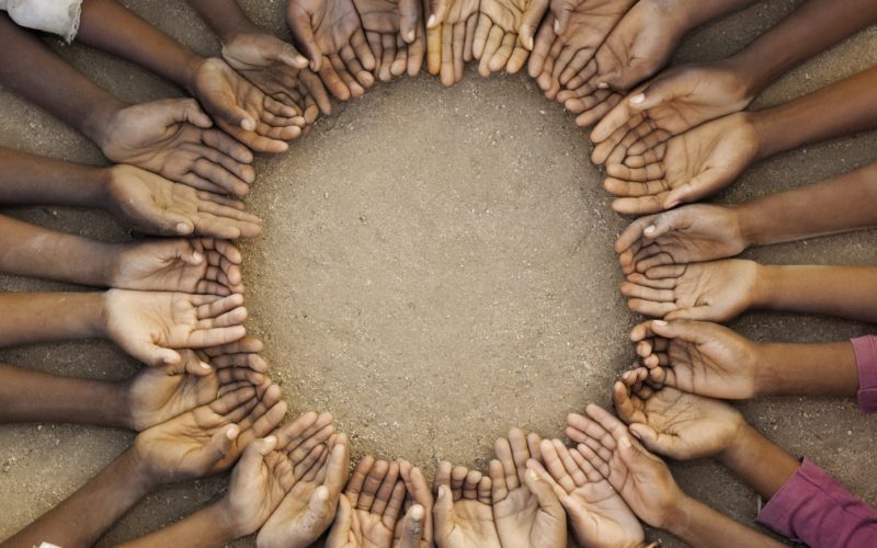 Români cu suflet: Adoptă orfani din Tanzania și le oferă o familie