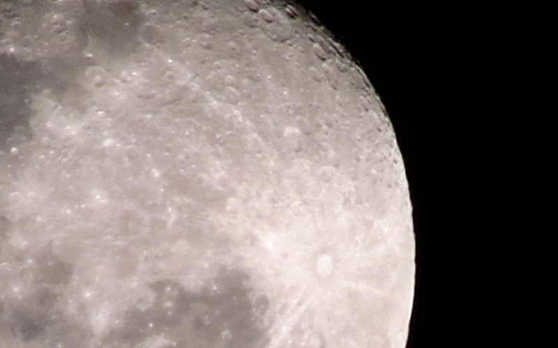 Misiunile cu echipaj uman pe Lună se confruntă cu multiple obstacole, dar pericolul pe care îl reprezintă focul în mediul spațial îngrijorează cel mai mult specialiștii