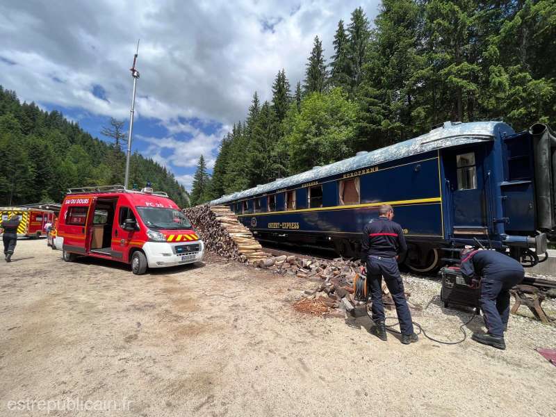 Accident teribil în Franța: Tren de mare viteză, izbit de camionul armatei. Un mort și zeci de răniți
