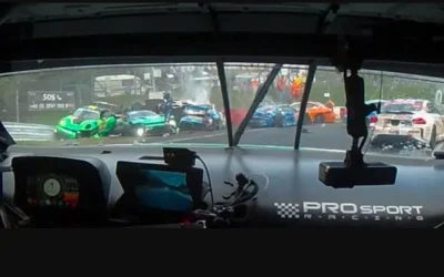 Pilot de curse mort pe Nurburgring: Șase răniți după un accident grav