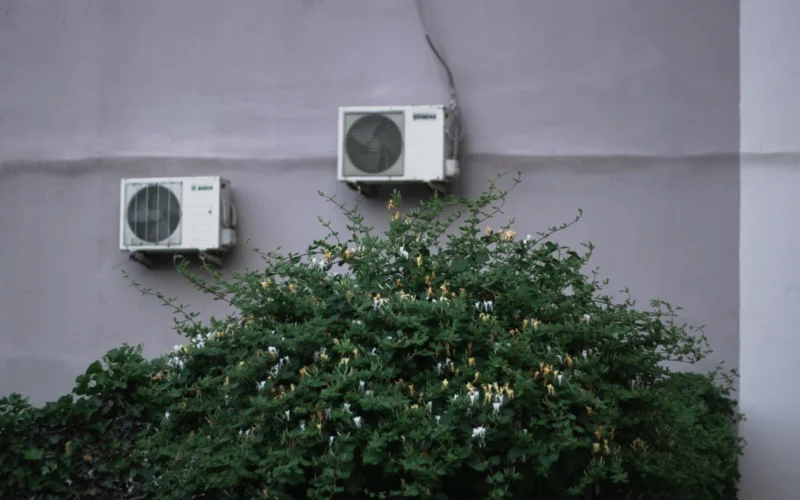 Aerul condiționat la bloc: Cei supărați pot da vecinii în judecată