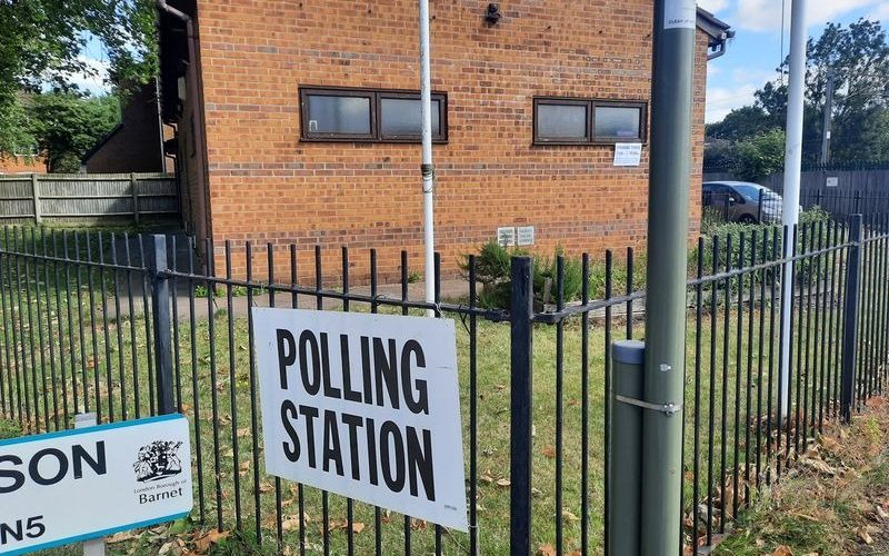 Șaizeci de români candidează la localele din Londra, pe 7 mai