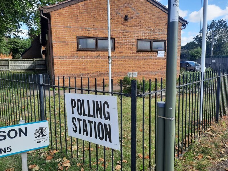 Șaizeci de români candidează la localele din Londra, pe 7 mai