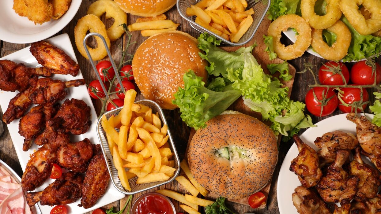 Dieta cu ultraprocesate: Alertă de la cercetători, risc uriaș pentru oase