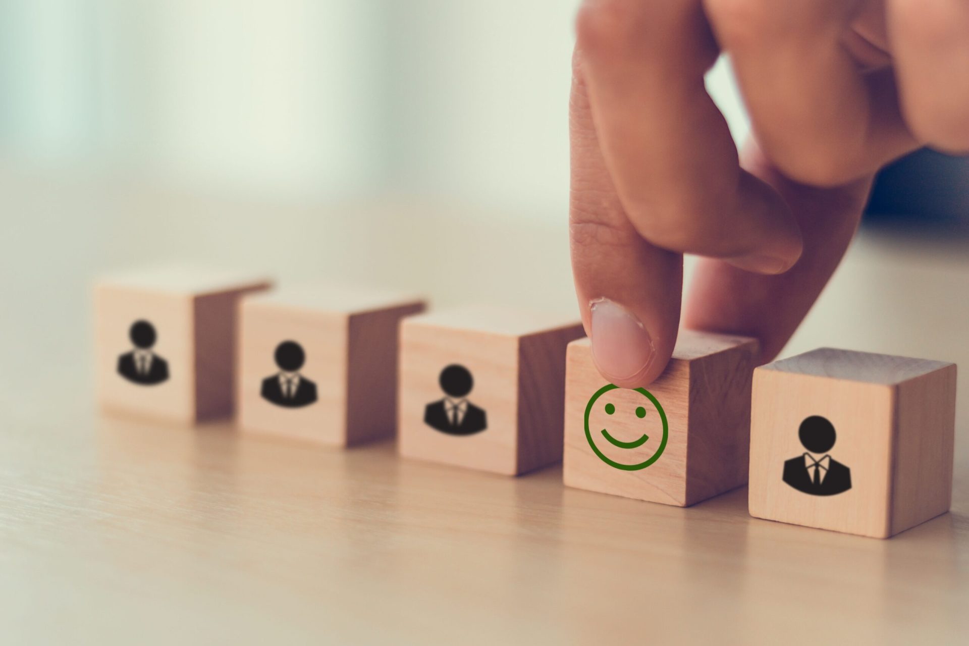 Zilele libere legale: Costuri mari pentru economie, dar bucură angajații