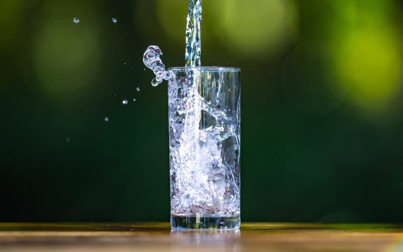 Apa, inamicul ascuns: Cum te poate îmbolnăvi un simplu pahar?