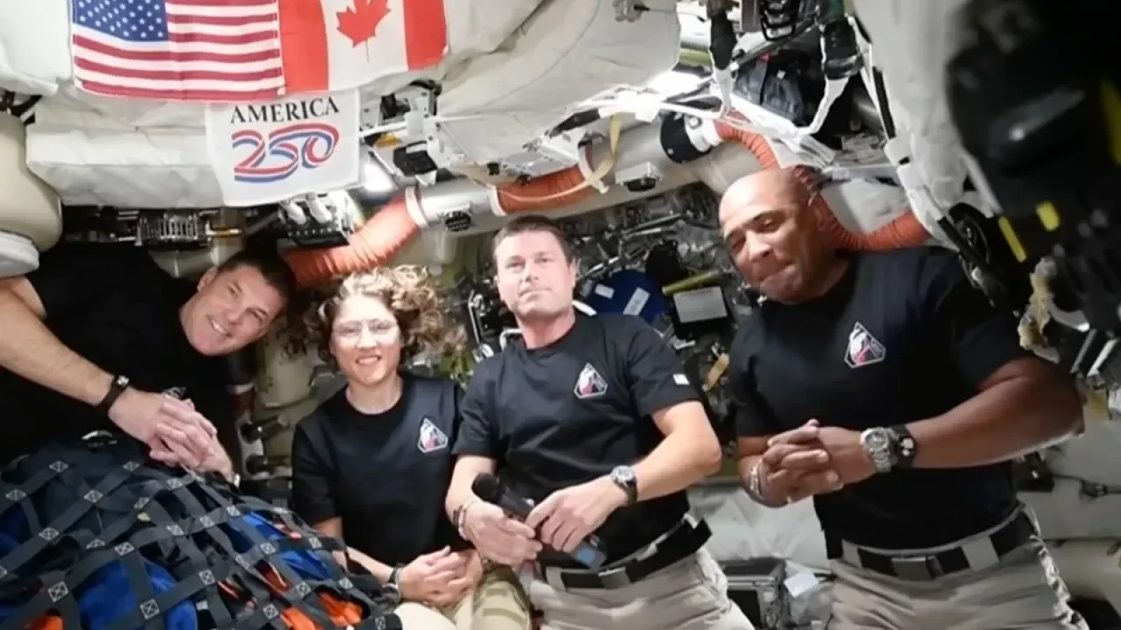Astronauții Artemis II, pe cale să încheie misiunea cu o amerizare spectaculoasă Cei patru astronauți selectați pentru misiunea Artemis II se pregătesc pentru aterizare