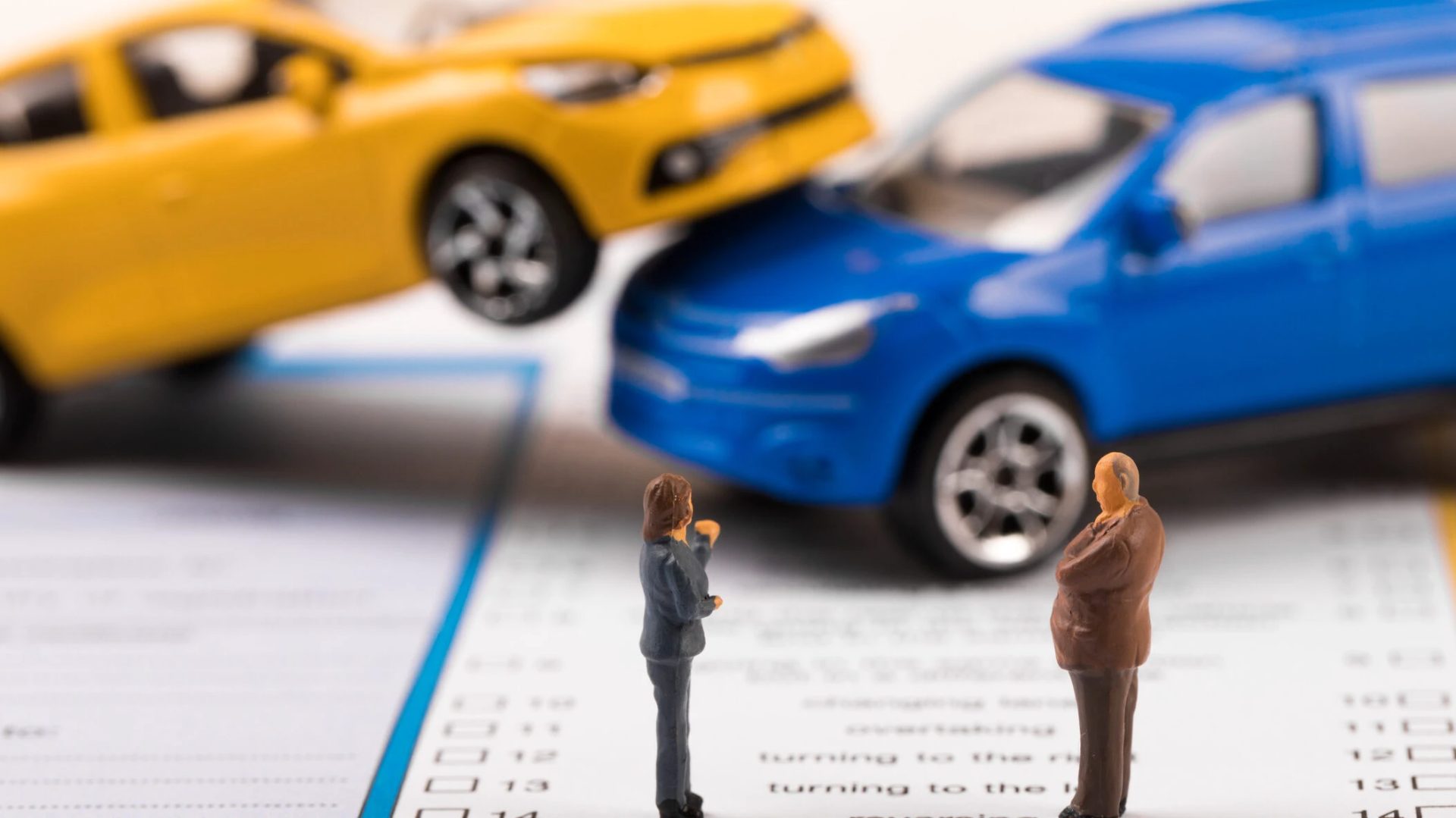 Șoferii, fentați de asiguratori: Cum obții despăgubiri corecte în România