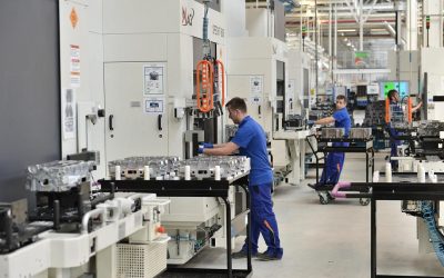 Activitatea industrială a României, în declin în februarie, deși producția alimentară rezistă