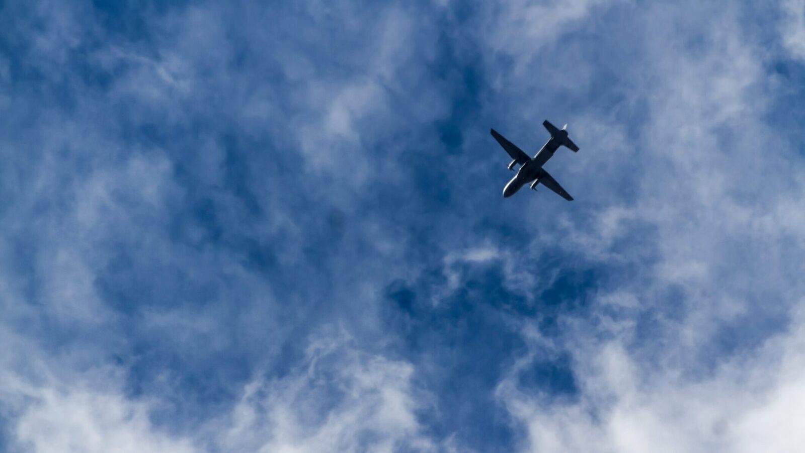 Avionul se schimbă: Paturi la clasa economică și reguli noi (FOTO)