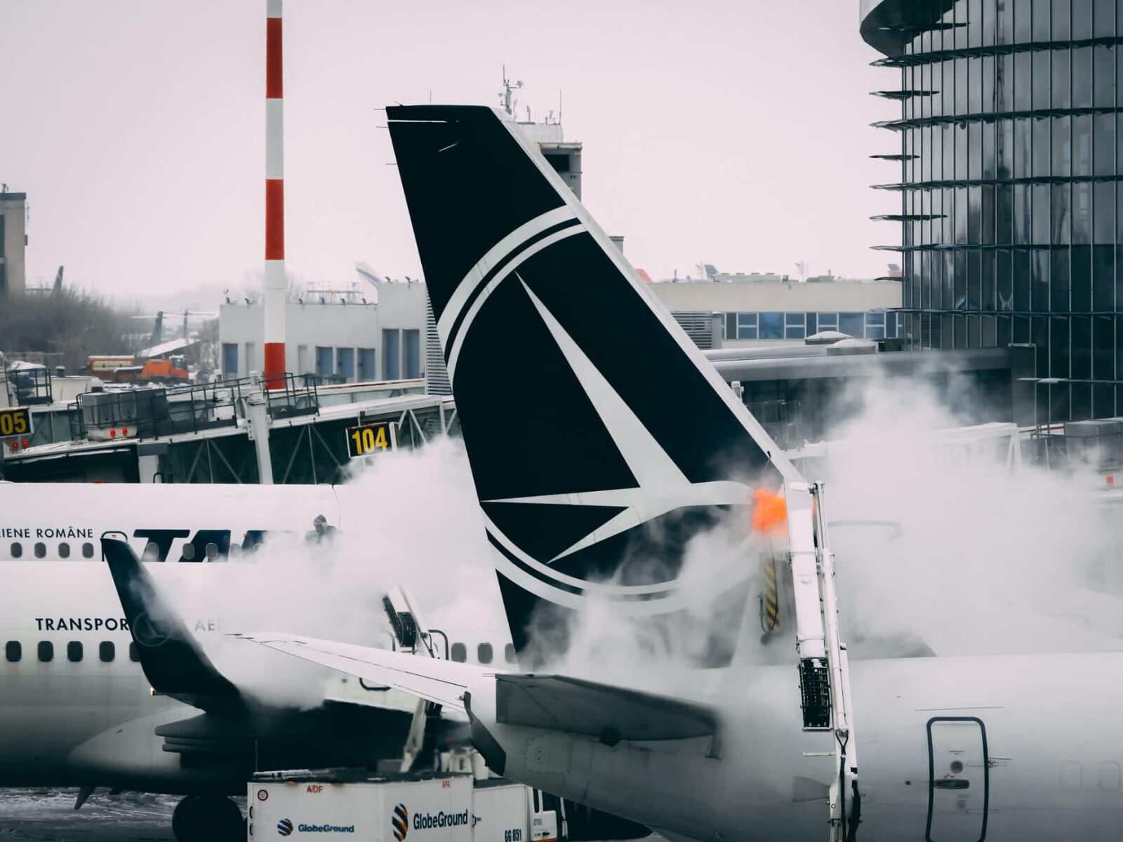 UE: Măsuri de urgență pentru combustibilul avioanelor, în contextul crizei