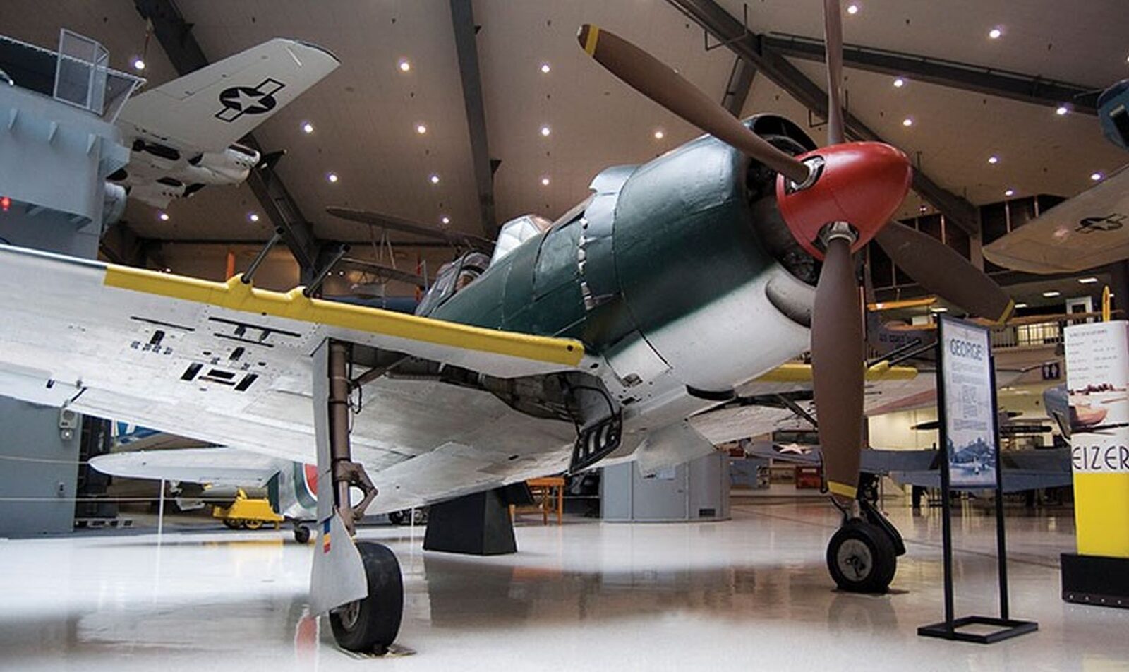 Avion japonez din Al Doilea Război Mondial, recuperat după 80 de ani
