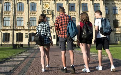 Mii de studenți din România, loviți de scandalul burselor UK: Ce sume trebuie să plătească