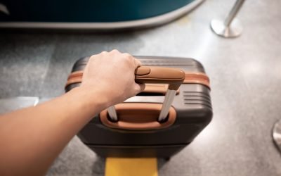 Bagaj de mână ca-n filme: Metoda JAPONEZĂ pentru haine chic și puține